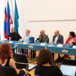 Okrogla miza »Dešifriranje kode« odprla ključna vprašanja o vlogi umetne inteligence v znanosti in družbi