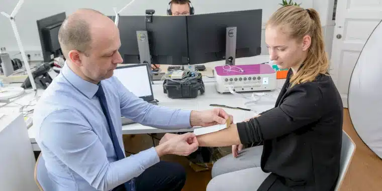 Pogovori oooZnanost! – Raziskovalci med nami: Vmesniki možgani-stroj: most med naravno in umetno inteligenco (Predstavitev projekta HybridNeuro)